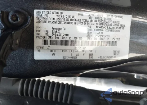 2017 Ford Focus S z USA, uszkodzony, nr VIN 1FADP3E2XHL318717